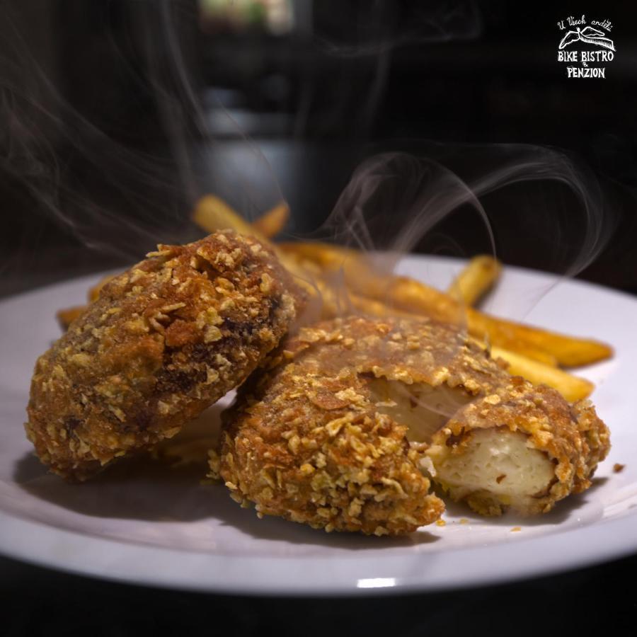 Bike Bistro A Penzion U Vsech Andelu Nove Mesto pod Smrkem Kültér fotó