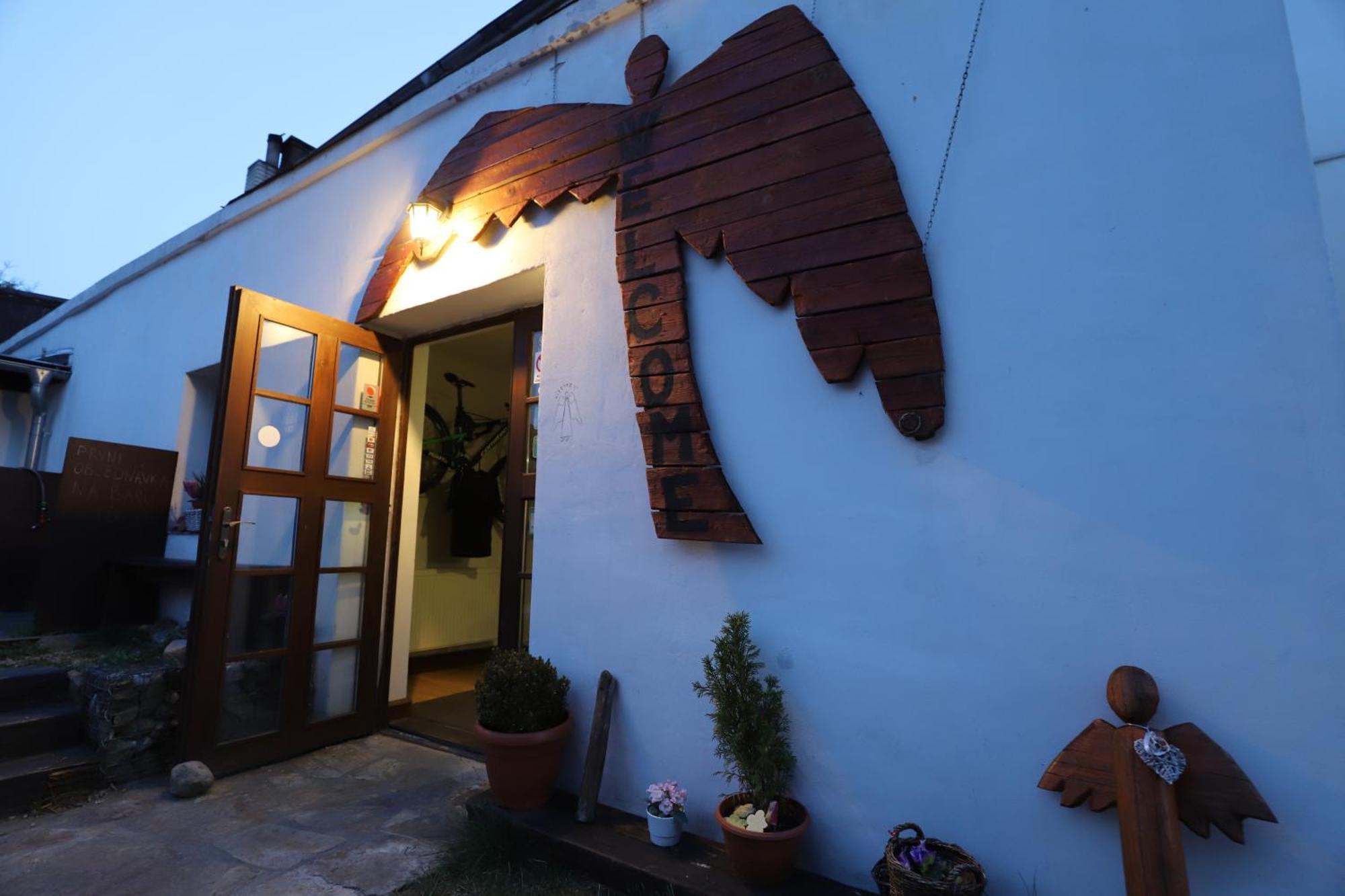 Bike Bistro A Penzion U Vsech Andelu Nove Mesto pod Smrkem Kültér fotó